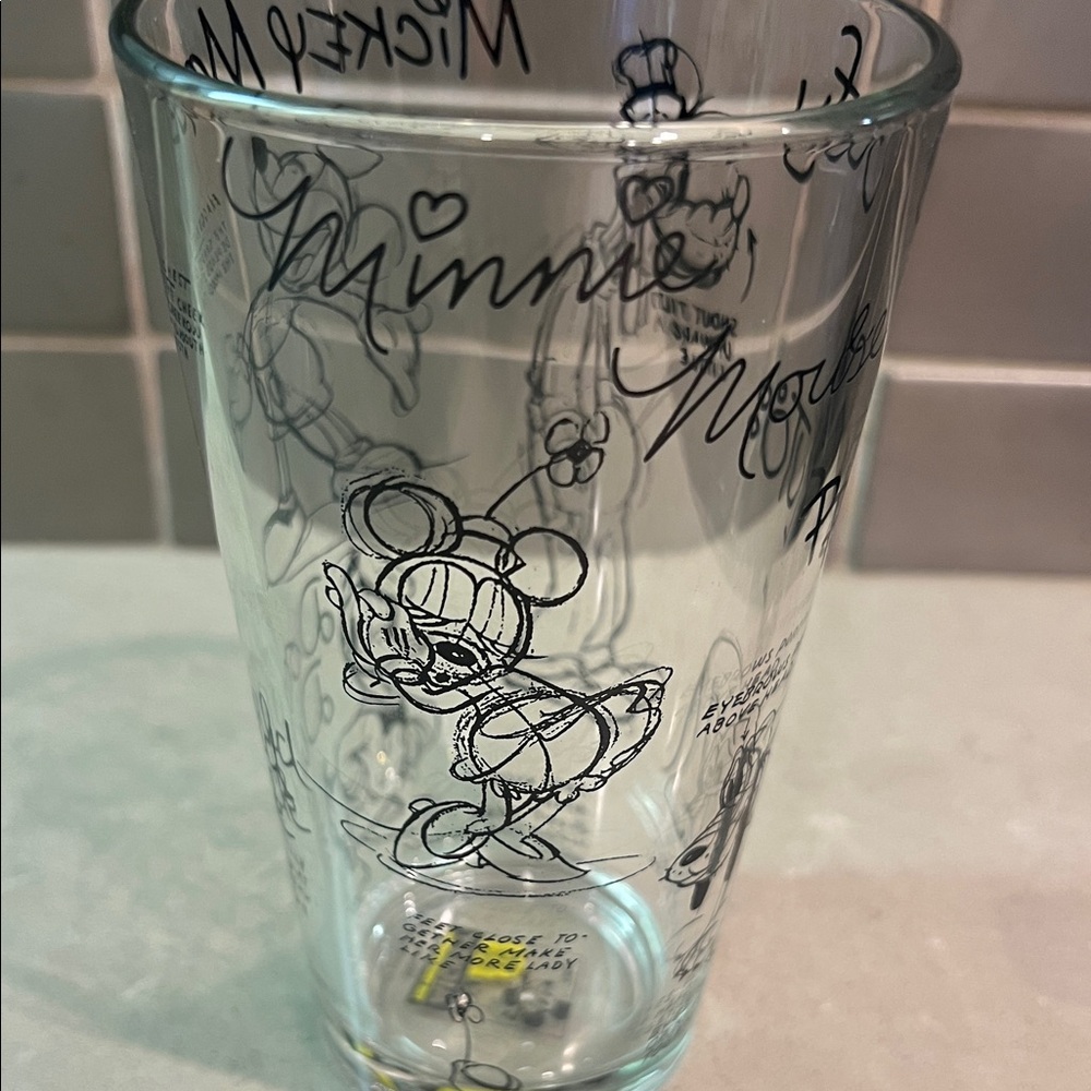 Disney Sketch-Style Mickey & Donald Glass Tumbler — White and Black - Picture 7 of 8